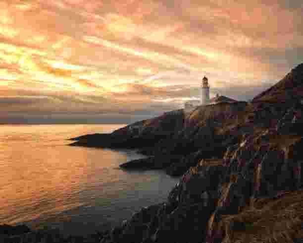 Banksy
Is
Robin
from
Bristol
and
I
Am
Devastated
on
Behalf
of
Common
Sense