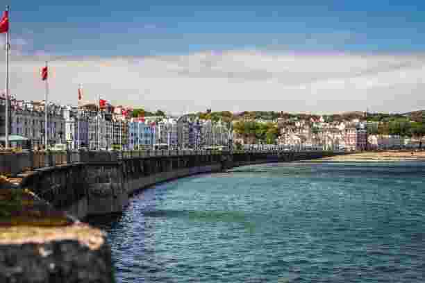 Banksy
Is
Robin
from
Bristol
and
I
Am
Devastated
on
Behalf
of
Common
Sense