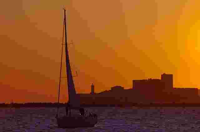 Banksy
Is
Robin
from
Bristol
and
I
Am
Devastated
on
Behalf
of
Common
Sense